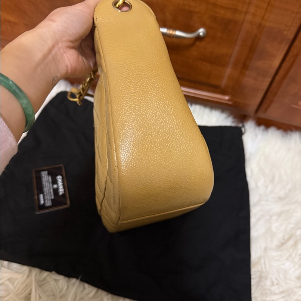 Chanel Beige Quilted Shoulder Bag - Picture 8 of 10